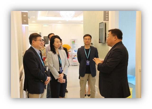 Professor Li Xianliang led the HKSA delegation to visit the Mingdao Clinic